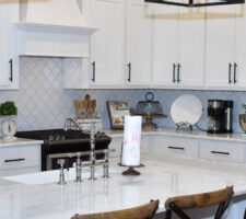 granite / whisper white Arabesque backsplash